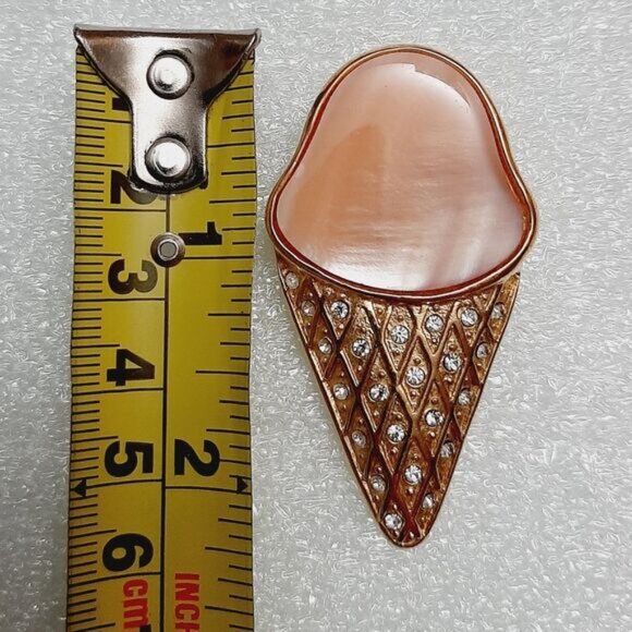 BUTLER Signed Vintage Peach Pearly Enamel Ice Cream Brooch Jewelry Goldtone Pin - Picture 2 of 10